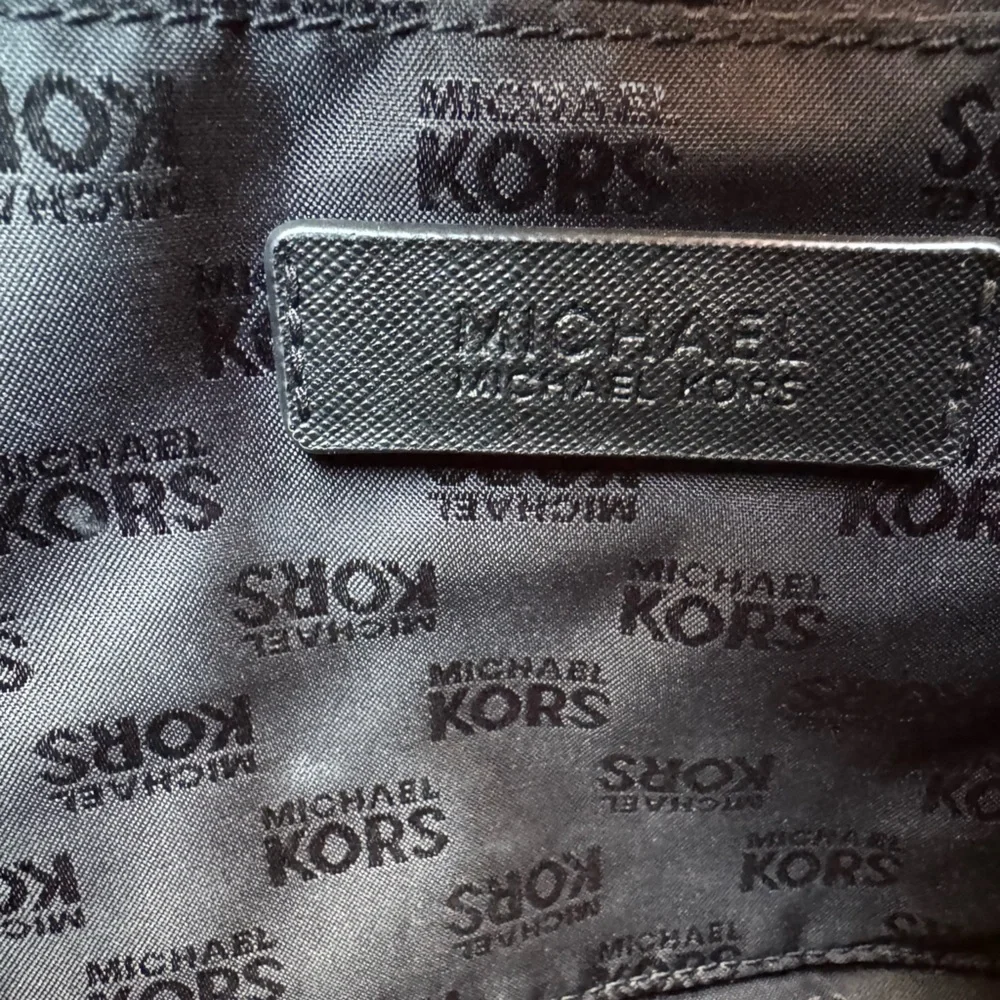 Michael Kors Astrid Medium Black Pebbled Leather Satchel  Gold Tone Turn Lock - Picture 5 of 14